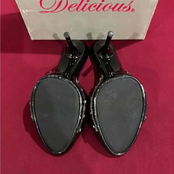 Delicious Vintage Black Mules with Rhinestone Buckle - Picture 7 of 7
